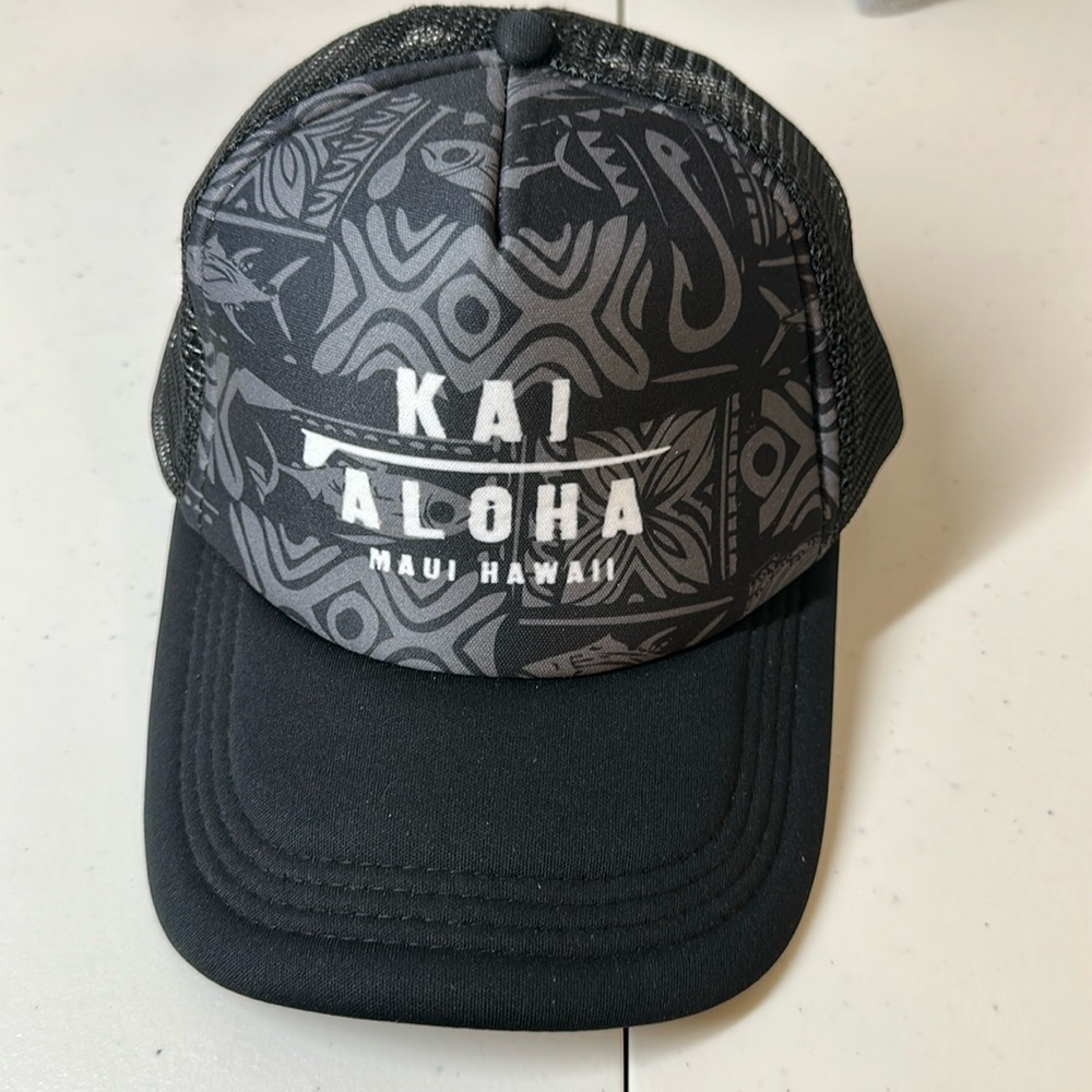 Kai Aloha Maui Hawaii Black Gray Trucker Hat Adjustable SnapBack NWOT.
